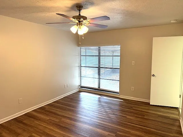 5012 Country Hills Dr — Photo 16