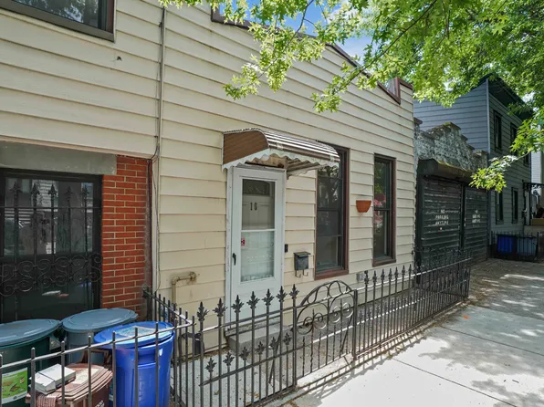 16 Russell Street image 1 of 27