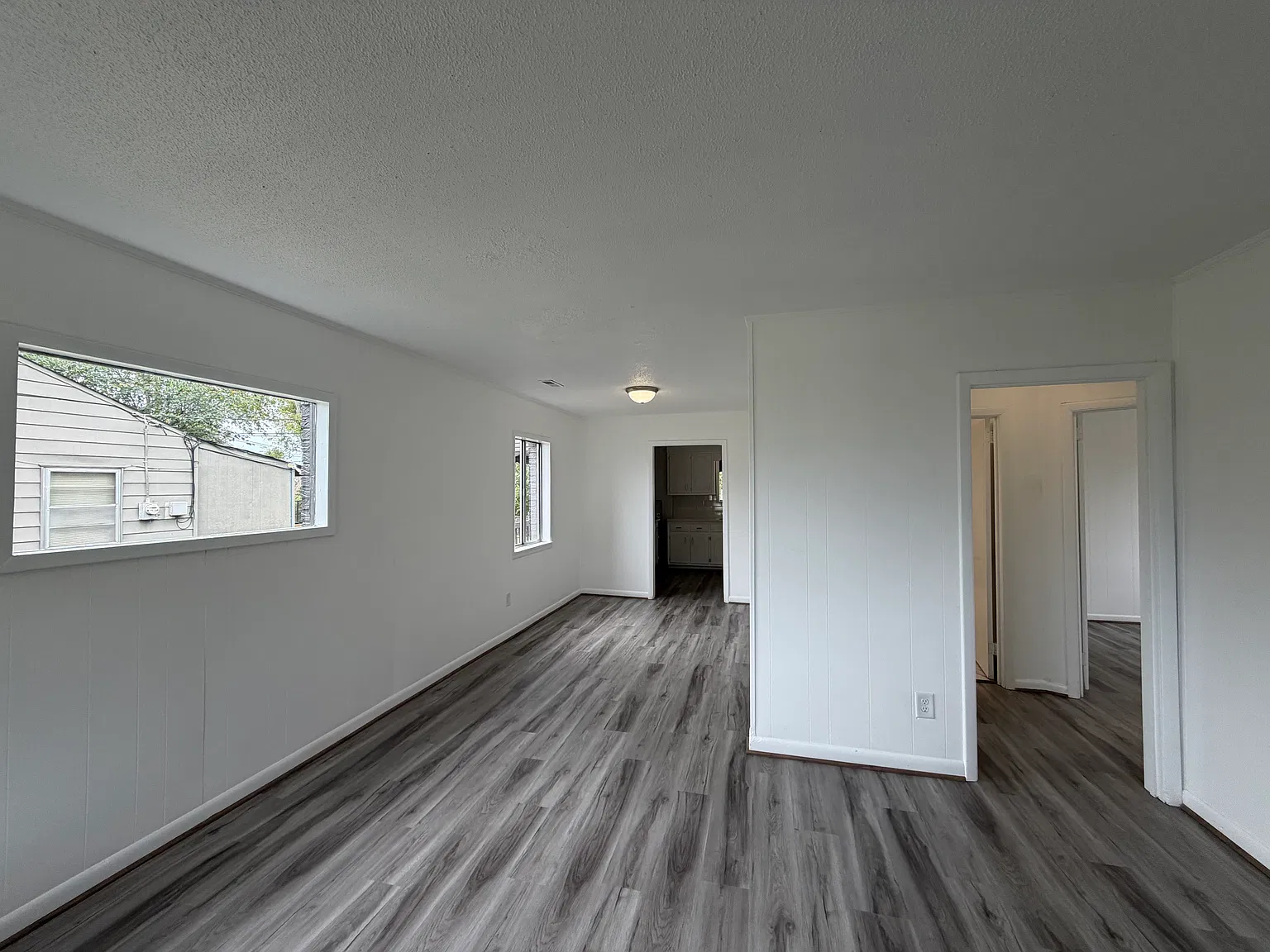 3 bed, 972 sqft, $1,000 — Photo 2