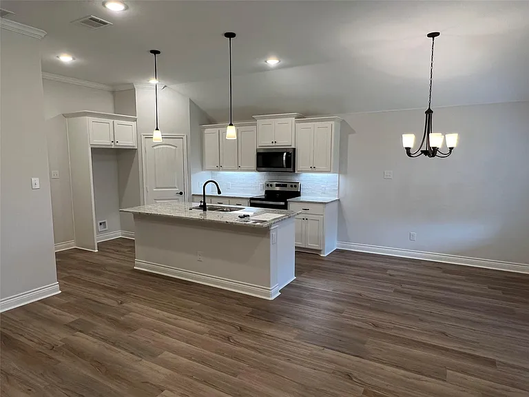 708 Tippit Ln — Photo 2