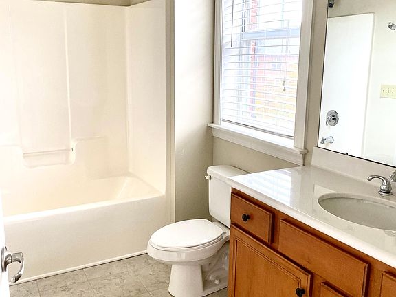 3rd image of 129 Irving Ave APT C