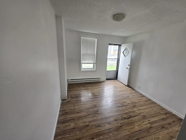 1612 Pacific Ave W — Photo 2