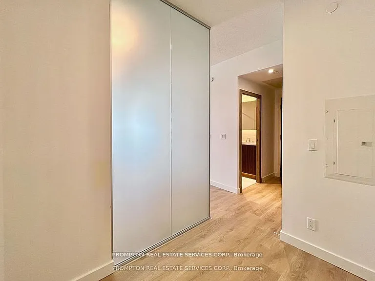 27 McMahon Dr #1808 — Photo 18