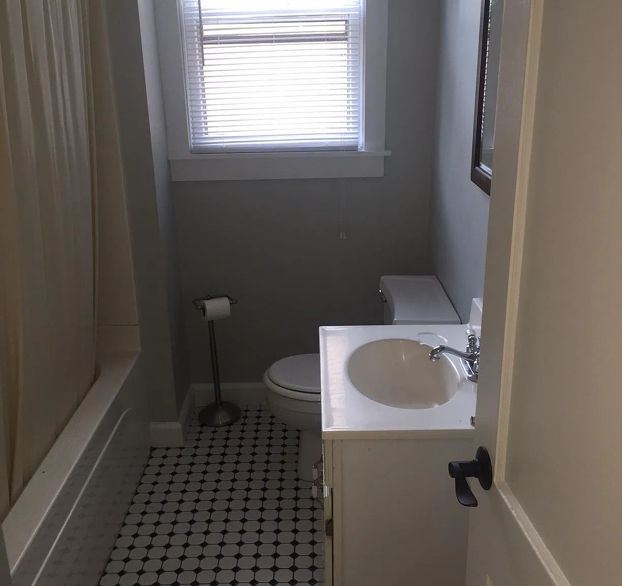3 bed, 1125 sqft, $2,900 — Photo 4