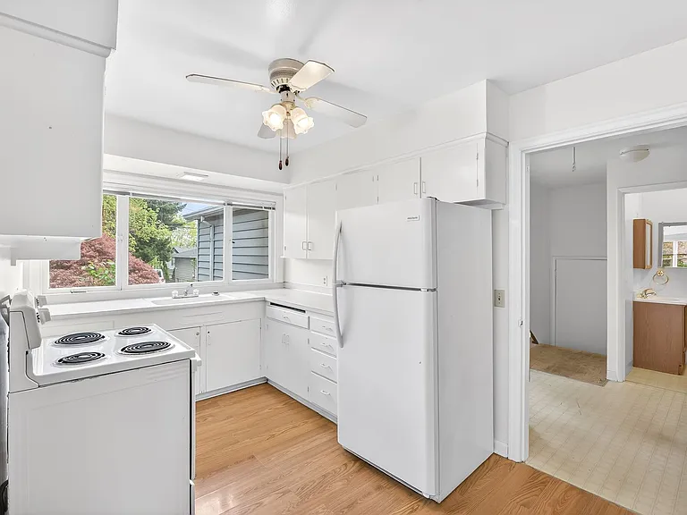 345 NW Norman Ave — Photo 12