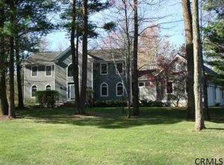 2 Bluestone Rdg, Halfmoon, NY 12065