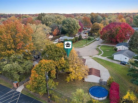 3rd image of 323 Crestview Dr