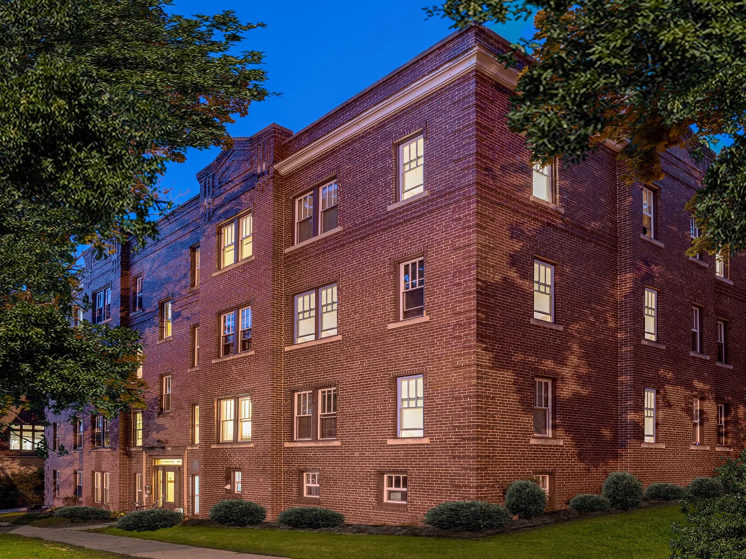 2 bed, 1.0 bath, 720 sqft, $1,650 — Photo 1
