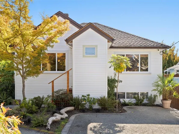 3015 Earl Grey St, Saanich, BC V9A 1W8
