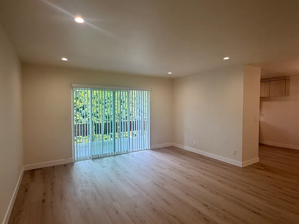 14641 Magnolia Blvd #10