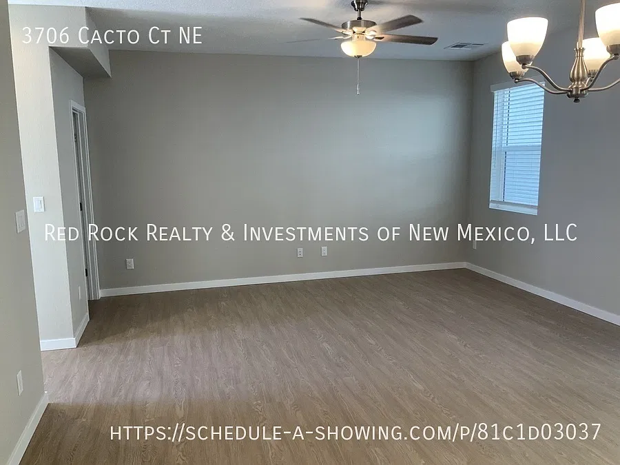 Luxury 3BR/2.5BTH luxury townhome with 2 car garage! — Photo 2