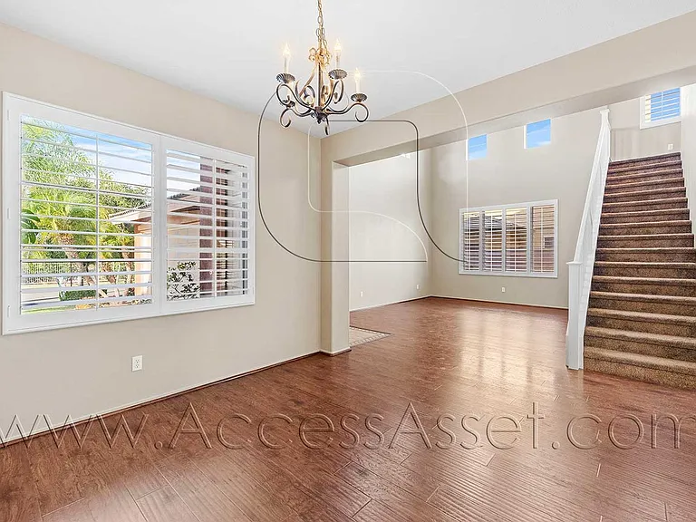 1358 Baldwin St — Photo 8