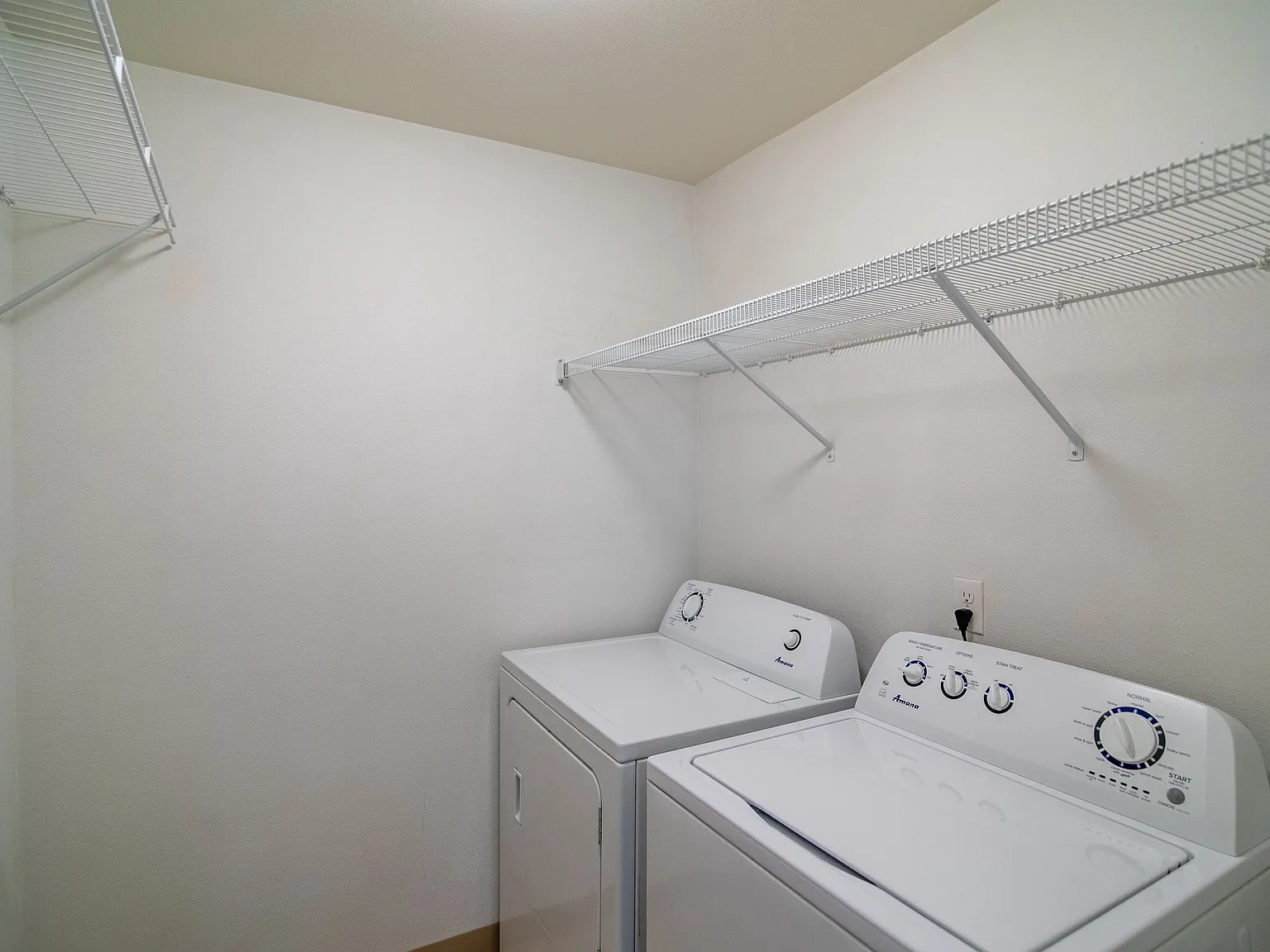Collins Place Apartments — Photo 4
