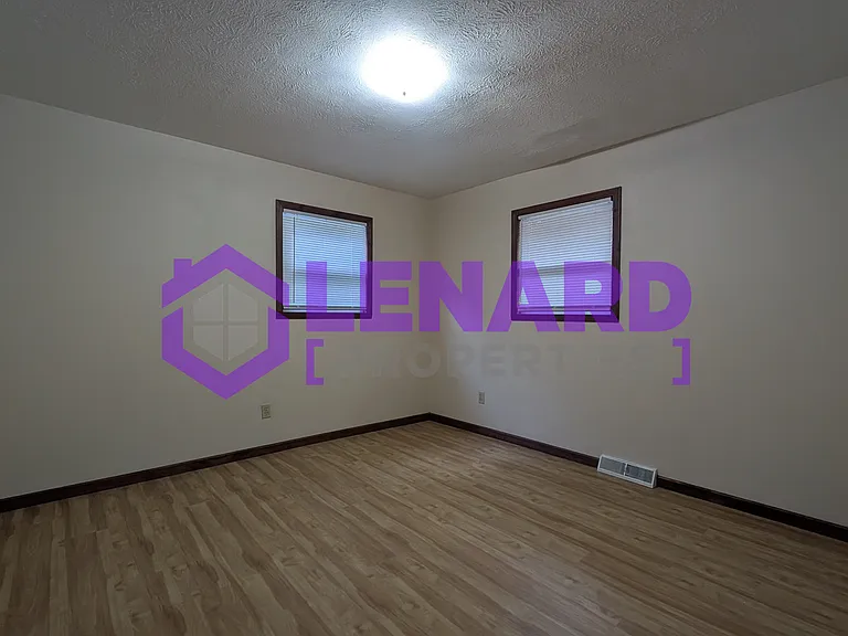2224 N Clifton Ave — Photo 8