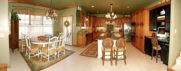 kitchen/breakfast nook