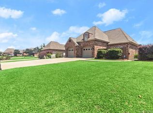 919 S Yorkshire Cir, Lake charles, LA 70605