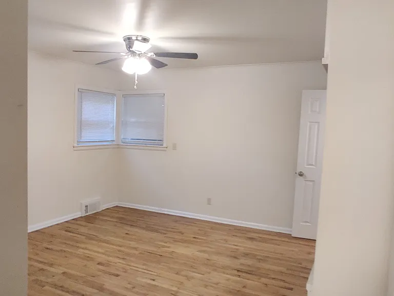 1350 N Kings Dr — Photo 11