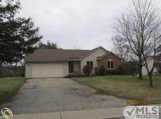 2968 Shady Hollow Dr, White Lake, MI