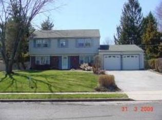 30 Tamarack Rd, Somerset, NJ 08873