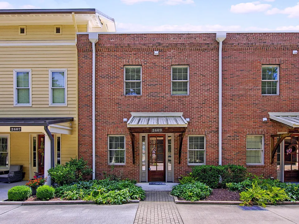 2409 Spring Creek Blvd NE