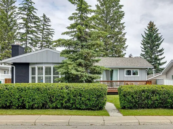 63 N Hogarth Cres SW, Calgary, AB T2V 3A8