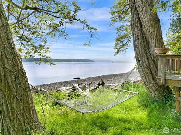 1865 Seacrest Drive, Lummi Island, WA 98262