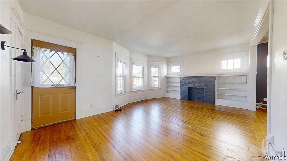 2 bed, 1.0 bath, 1273 sqft, $1,600 — Photo 2