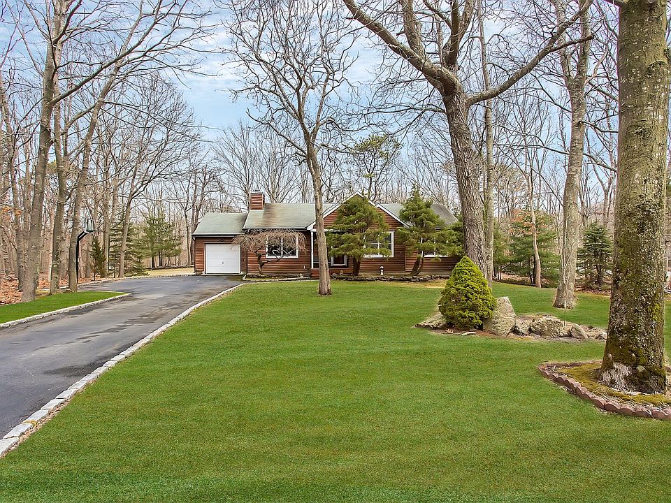 1st image of 4 Squires Blvd