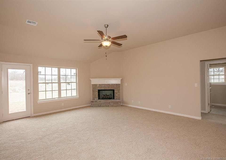 2nd image of 1500 E Quanah St