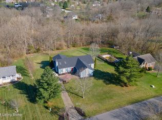 7600 Willow Bend Dr, Crestwood, KY 40014