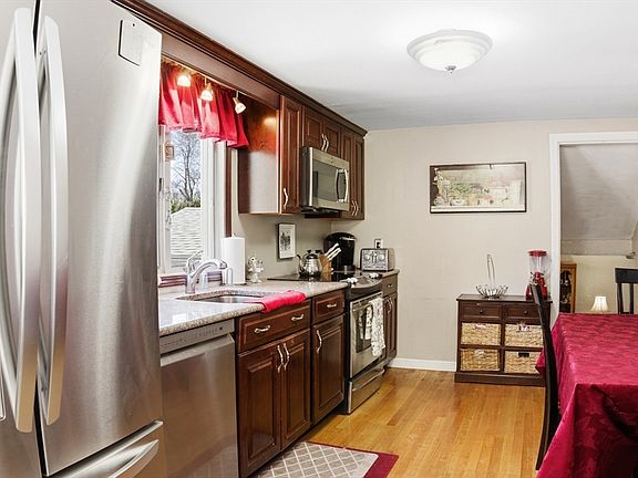 3rd image of 88 Concord Rd