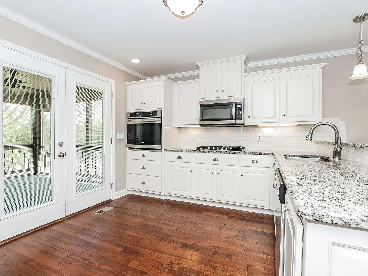 3 bed, 2.0 bath, 1602 sqft, $2,360 — Photo 3