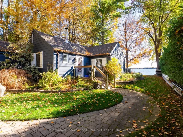 3211 Crescent Bay Rd, Severn, ON L0K 2B0