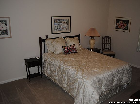 4th image of 1 Towers Park Ln APT 2010
