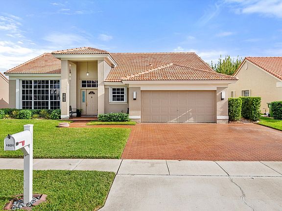 2nd image of 1021 NW 193rd Avenue