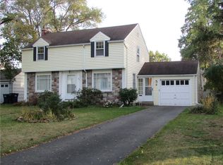 53 Thistledown Dr, Rochester, NY 14617