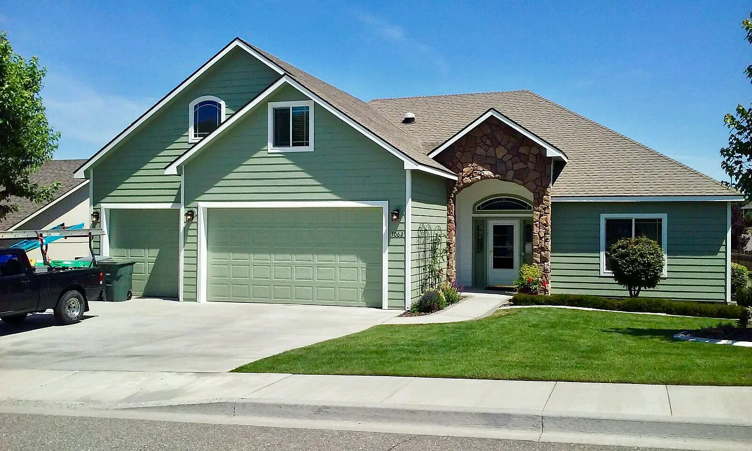 1062 Sirron Ave photo 1