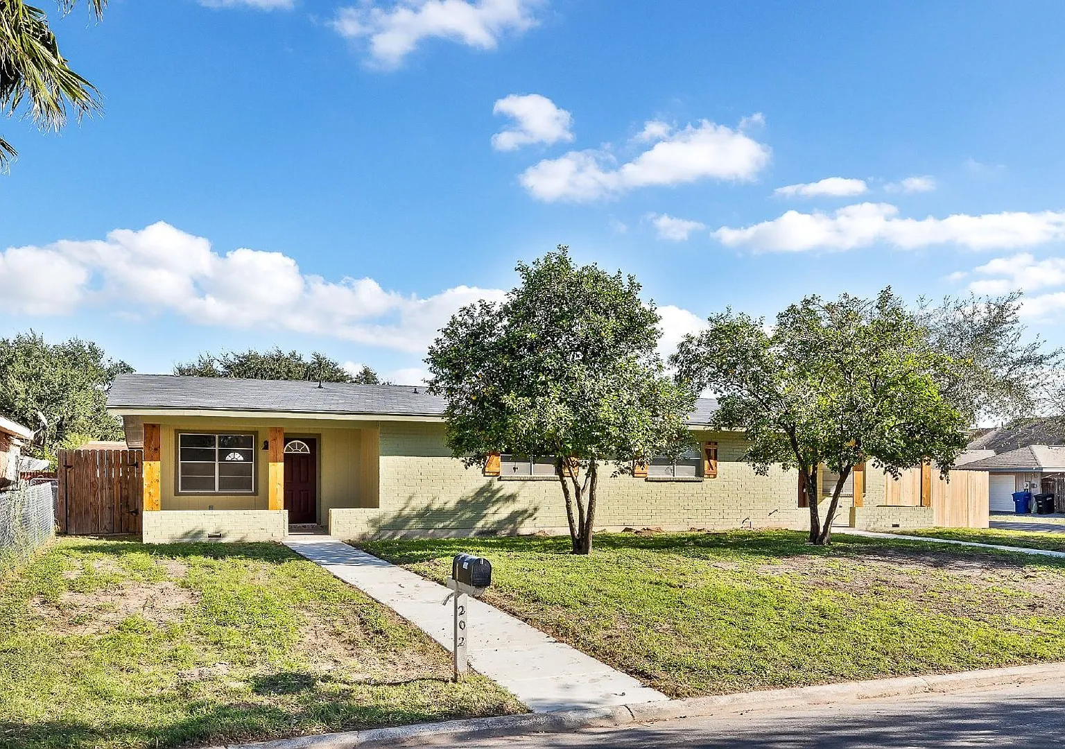 202 N 41st McAllen, TX — Photo 1