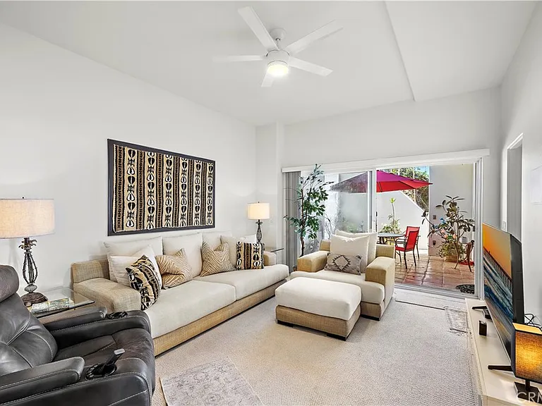 1050 Skyline Dr — Photo 6