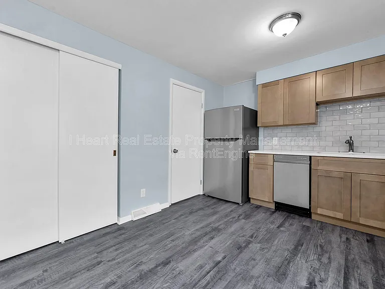 880 N Meadows Ct #J — Photo 10