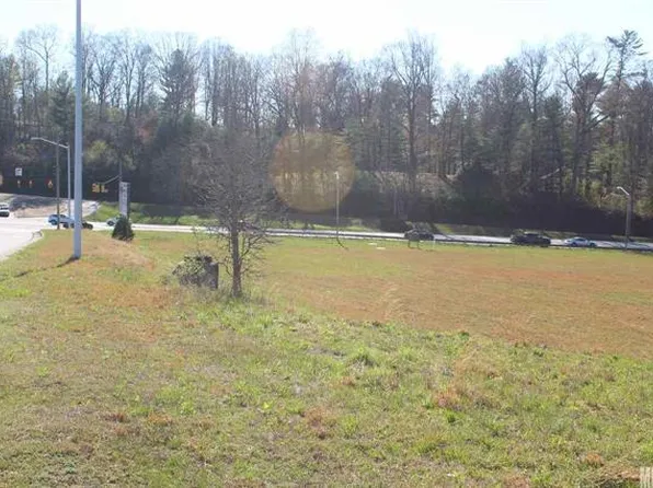 1095 Hickory Blvd SE, Lenoir, NC 28645