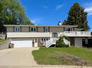 501 12th Ave NE, Minot, ND 58703