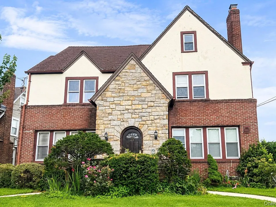 49 Hempstead Ave