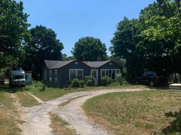 13 King Street, Hampton Bays, NY 11946