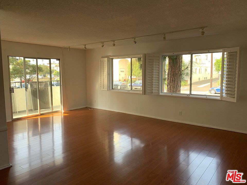 1st image of 1102 11th St APT 104