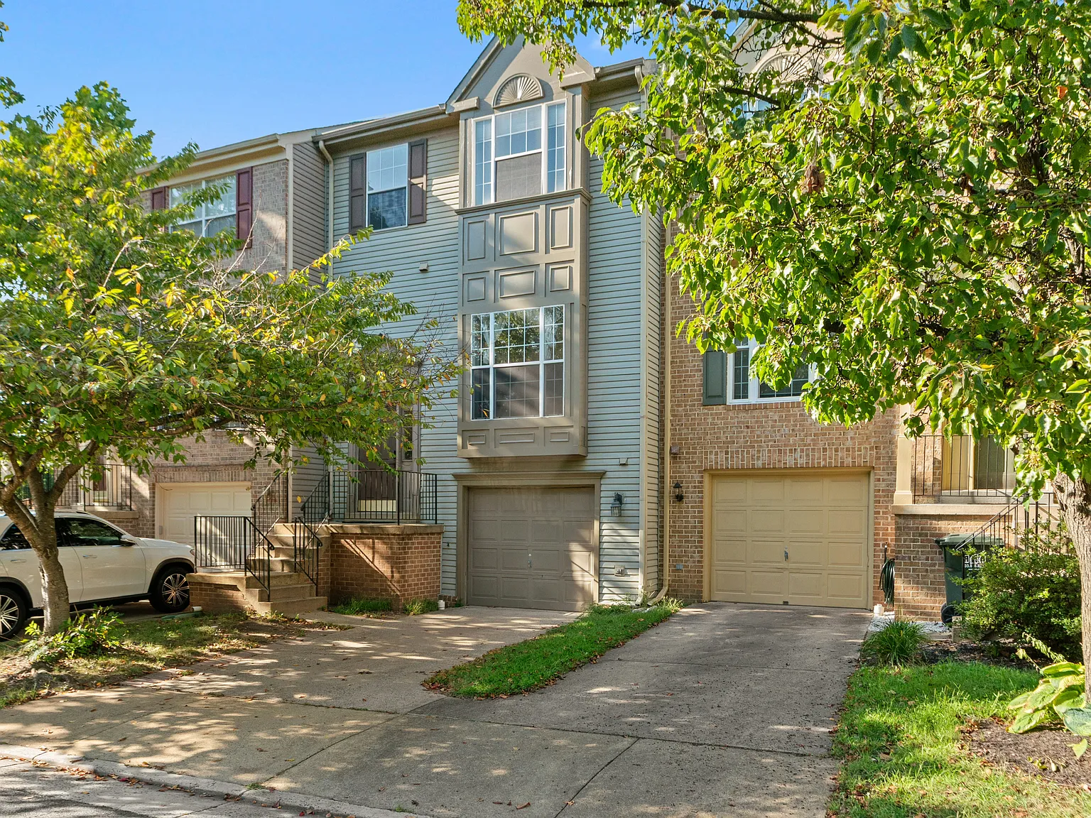 3 bed, 2.5 bath, 1484 sqft, $3,300 — Photo 2