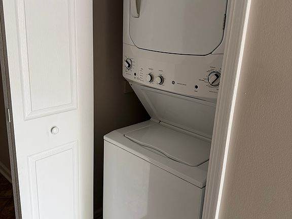 4th image of 1810 Greens Blvd #5