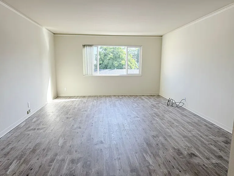 Sierra Vista — Photo 2