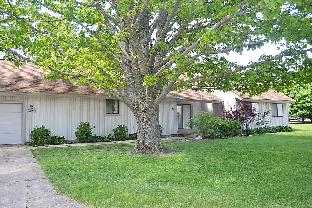 811 Phoenix Dr photo 1