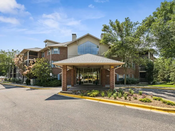 1350 Douglas Dr N APT 106, Golden Valley, MN 55422